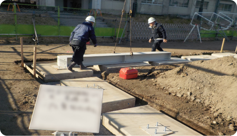 3.H鋼基礎梁をフーチングコンクリート盤に設置①