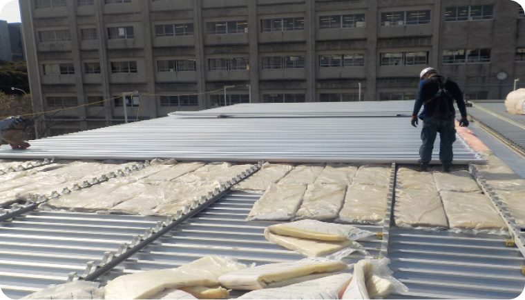 断熱材（グラスウールt=100）敷き込み